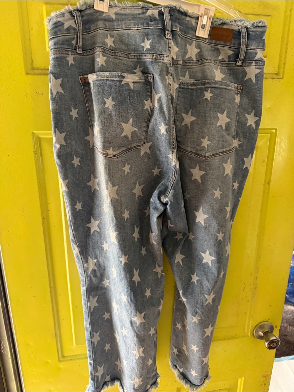 Judy Blue Light Blue Star Print Cropped Jeans - Picture 7 of 8